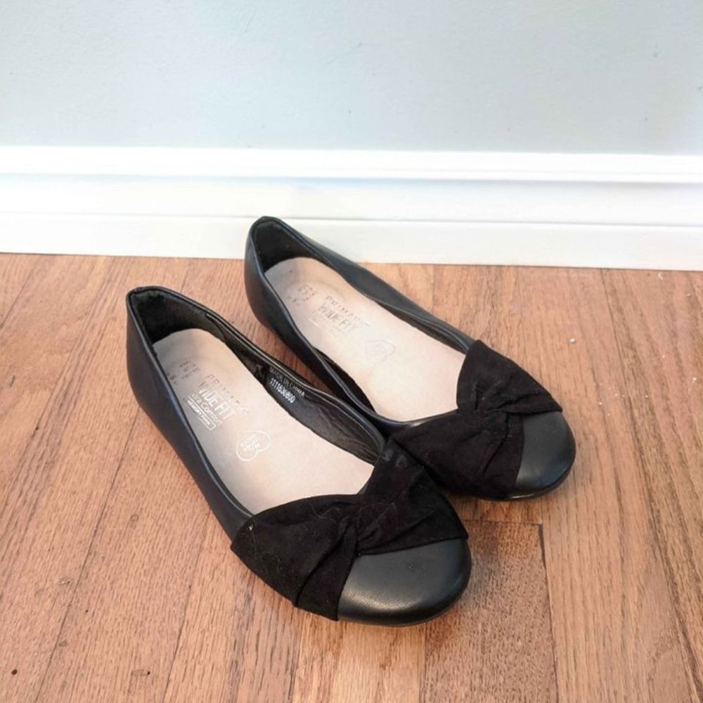 Black ballet flats